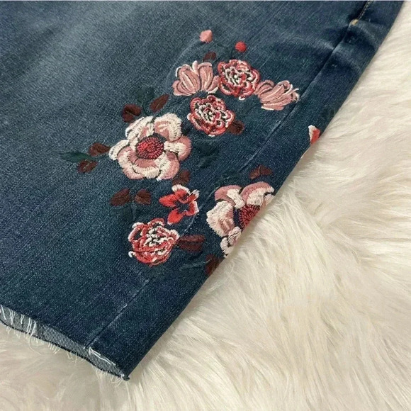 Seven7 Fashion Denim Skirt with Flower Embroidery Size 10 - Picture 3 of 10